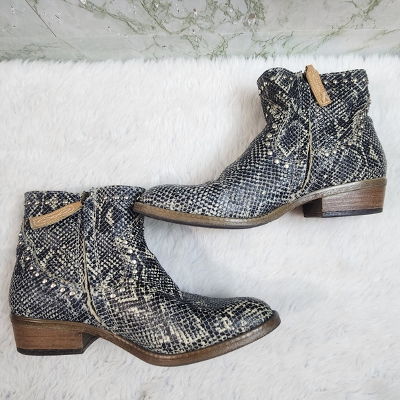 DINGO Stunning Leather Studded Boots - Picture 6 of 16